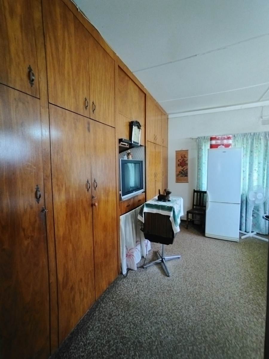 4 Bedroom Property for Sale in Warrenton Northern Cape